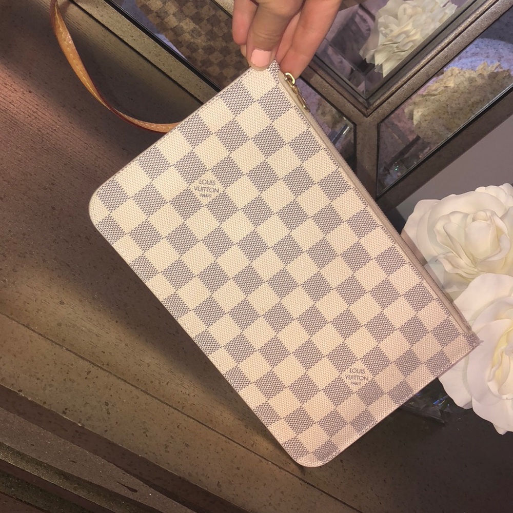 AUTHENTIC Louis Vuitton clutch!